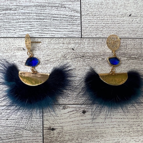 Elegant Blue Feather Dangle Earrings - Stylish Evening Retro Earrings - Picture 12 of 14